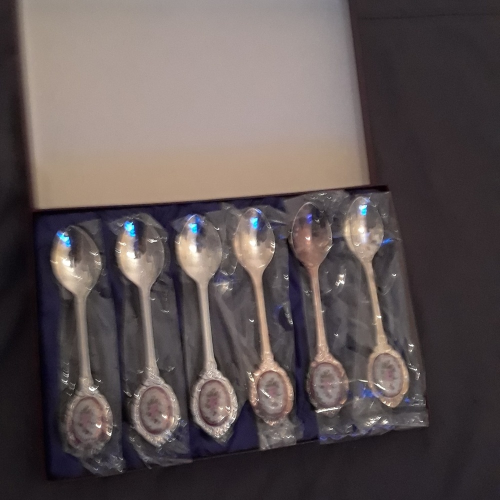 Silver spoon set